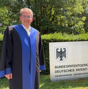 Patentanwaltsrobe - Patentanwalt Dr. Rolf Claessen